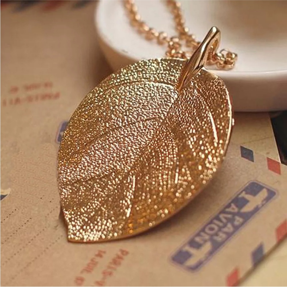 Fashion Womens Charm Golden Leaf Pendant Necklace Long Sweater Chain Jewelry